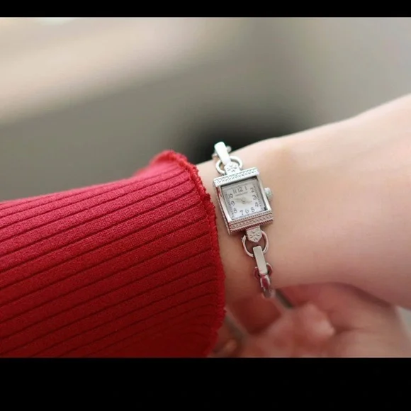 Hamilton American H812710 Women’s Watch
[Very Good Condition] Swiss-Made - Picture 6 of 10